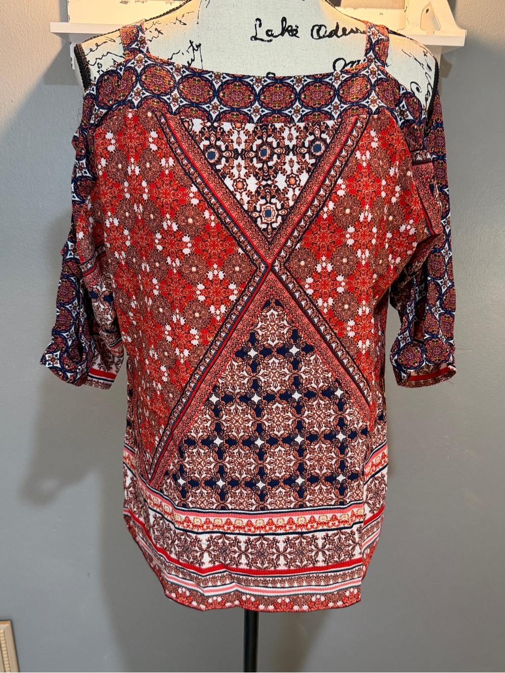 FIG & FLOWER RED & NAVY COLD SHOULDER BOHO TUNIC SZ S